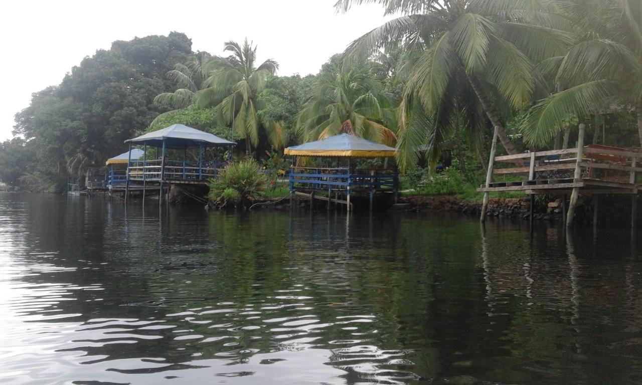 Aylos Bay Hotel Akosombo ภายนอก รูปภาพ